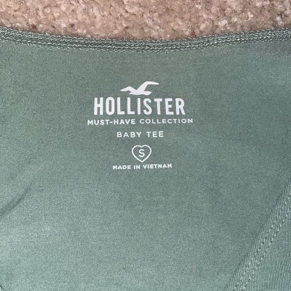 Hollister crop top - Picture 2 of 2